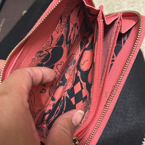 Authentic Chanel wallet - Picture 10 of 11